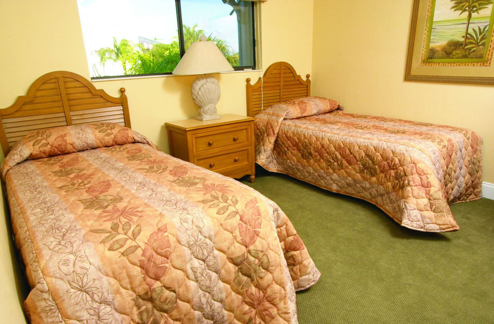Hilton Vacation Club Charter Club Naples Bay Hotel Room photo