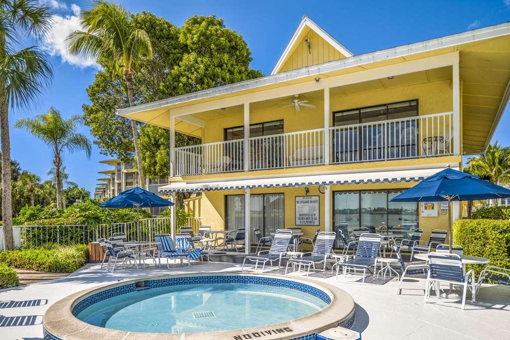 Hilton Vacation Club Charter Club Naples Bay Hotel Facilities photo