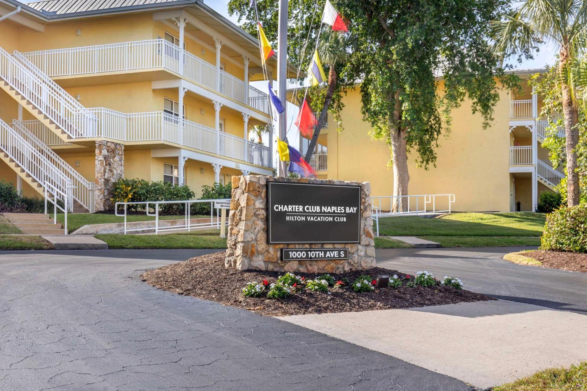 Hilton Vacation Club Charter Club Naples Bay Hotel Exterior photo