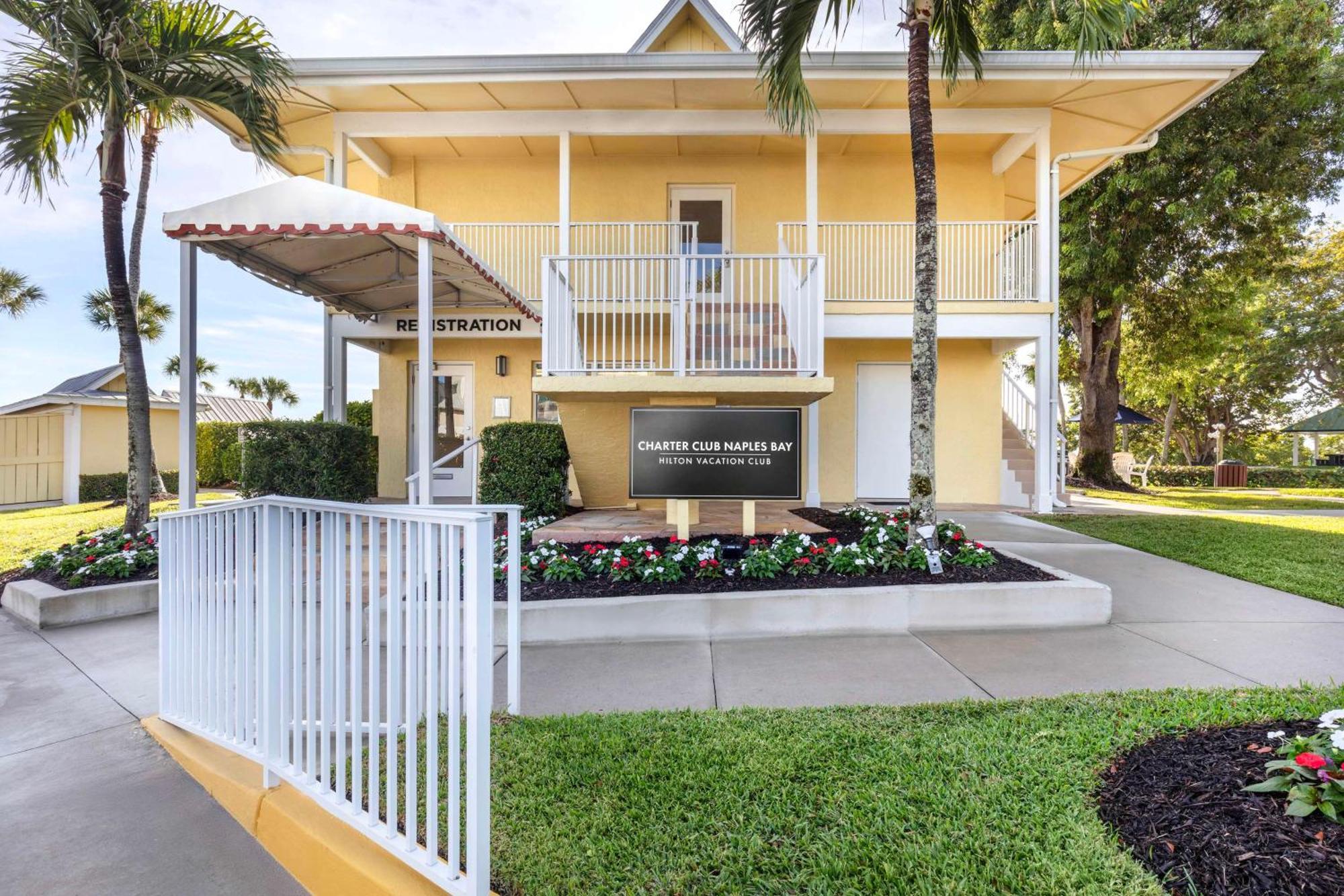 Hilton Vacation Club Charter Club Naples Bay Hotel Exterior photo