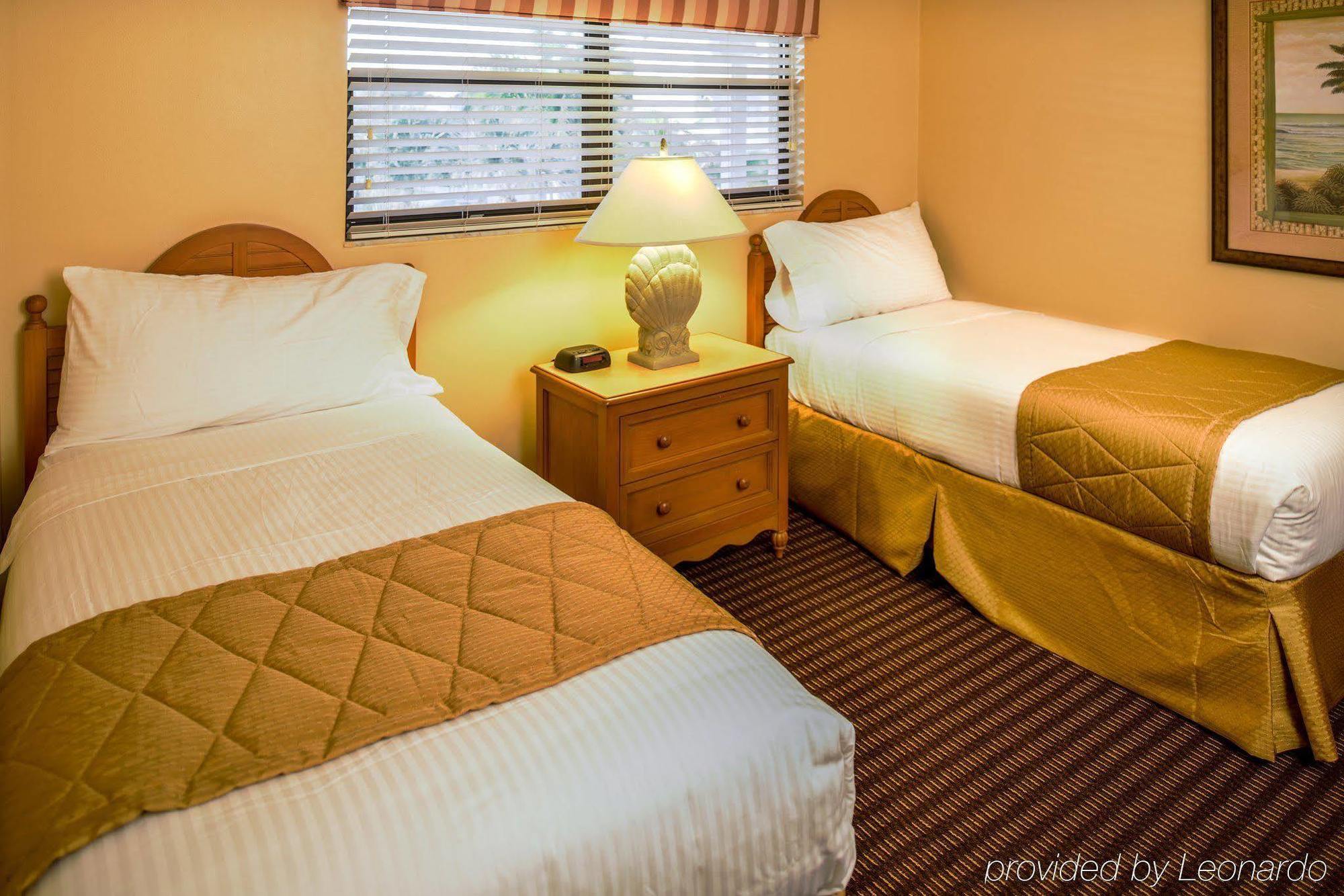 Hilton Vacation Club Charter Club Naples Bay Hotel Exterior photo