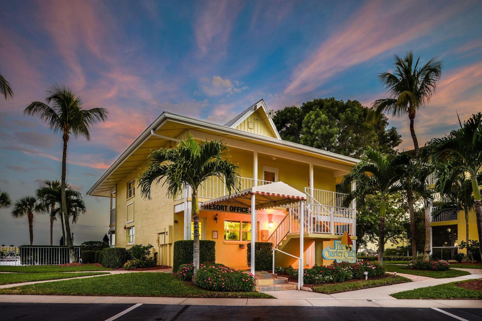 Hilton Vacation Club Charter Club Naples Bay Hotel Exterior photo