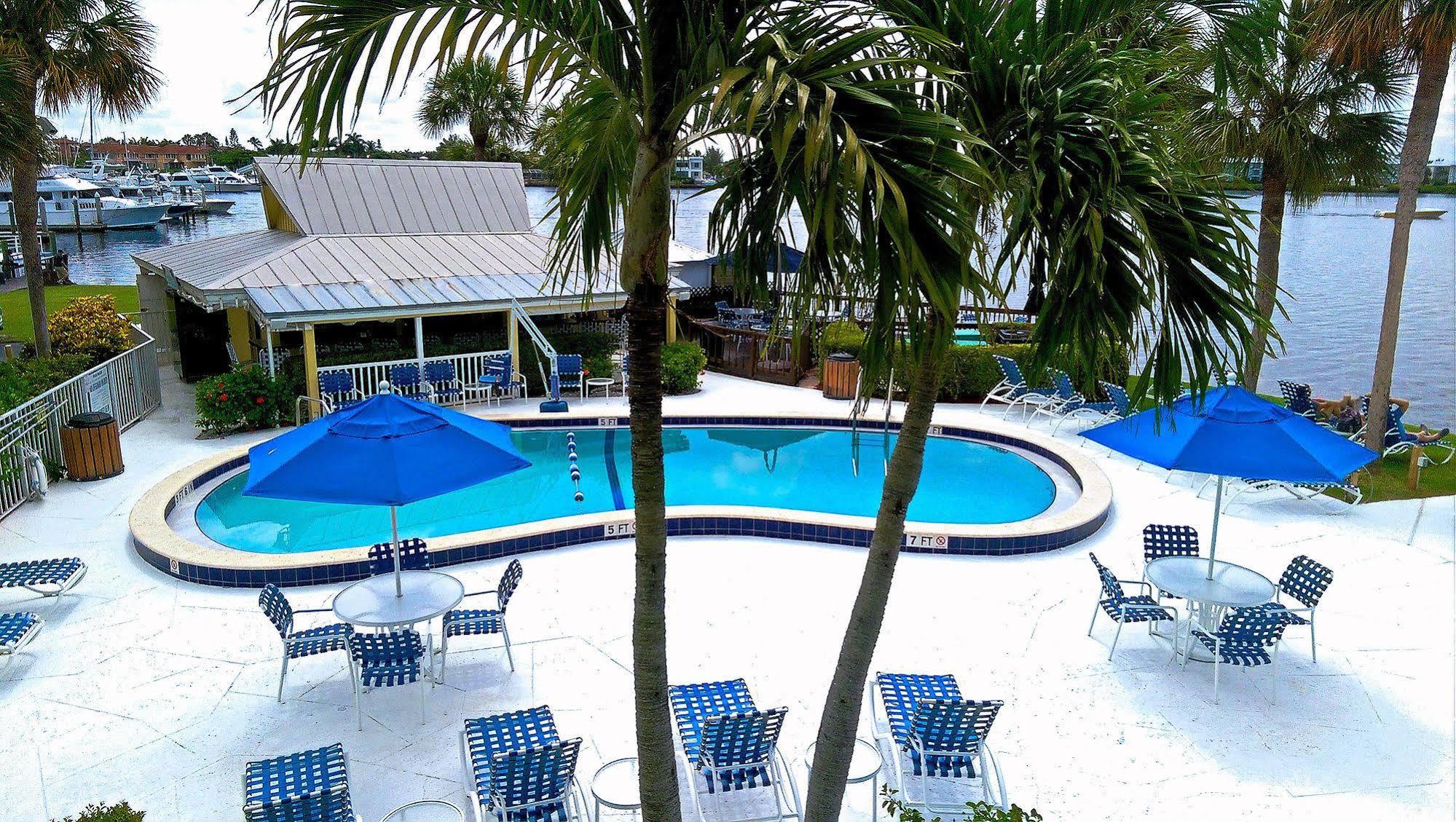 Hilton Vacation Club Charter Club Naples Bay Hotel Exterior photo